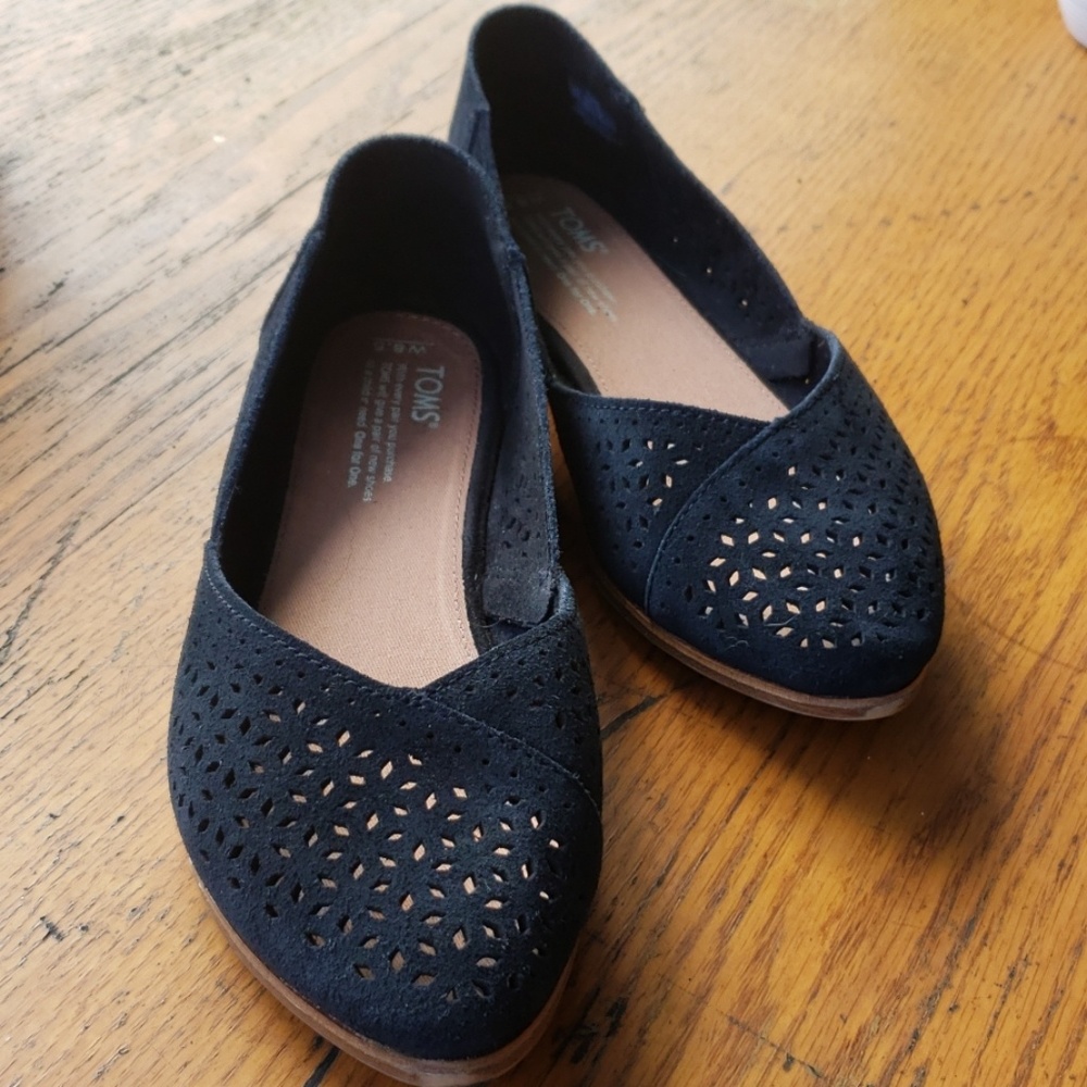 Toms Jutti Mosaic Black leather EUC flats w/ box
